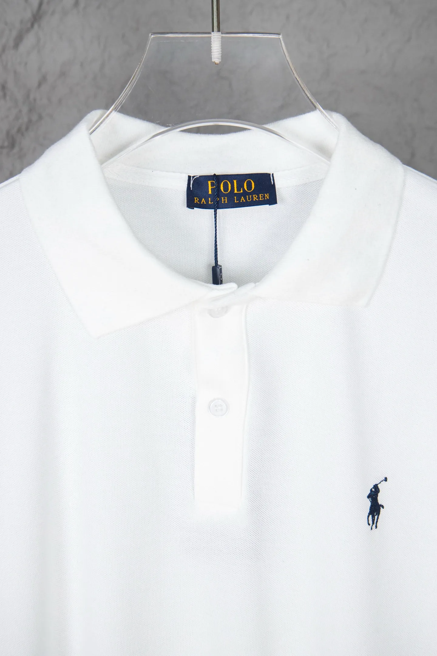 P130 Ralph Lauren/Ralph Lauren men's clothing American retro classic summer polo short-sleeved business casual spring and summer new men's pique cotton short-sleeved shirts There is a small amount left in the original order All fabric accessories are supplied by customers The pique fabric is very comfortable for the upper body in summer, breathable and light, feels delicate, soft and comfortable, skin-friendly, the details and craftsmanship are very good, a must-have for men's wardrobe, the version is simple and elegant, fashionable and casual, the upper body is super handsome. Don't miss it if you like it. Original cotton and linen material, skin-friendly and comfortable, breathable and refreshing The classic embroidered logo is invincible and versatile, suitable for both business and leisure. A complete set of three-label accessories, black, white, navy blue, gray SIZE: S-XL